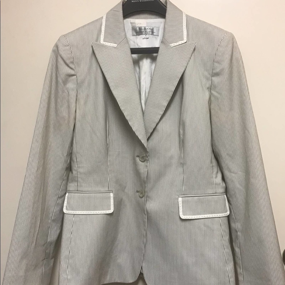 Tahari Arthur S. Levine Pin-Striped Blazer Size 8
